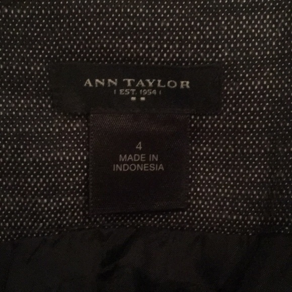 🛍🌼Ann Taylor Skirt - Picture 2 of 2